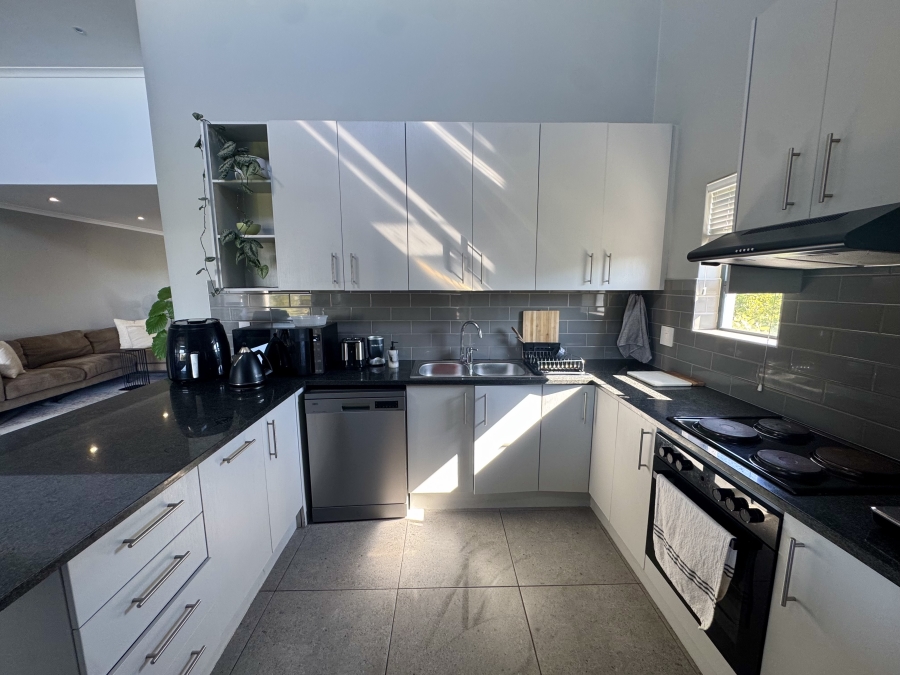 To Let 2 Bedroom Property for Rent in Royal Ascot Western Cape